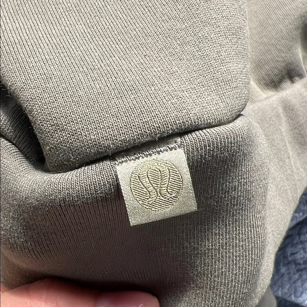 Men’s LULULEMON full zip up hoodie